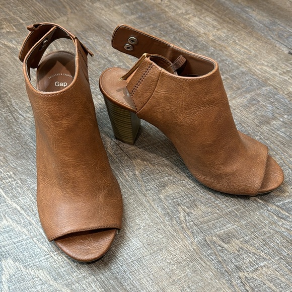 Gap cognac heeled bootie size 8 - Picture 3 of 4